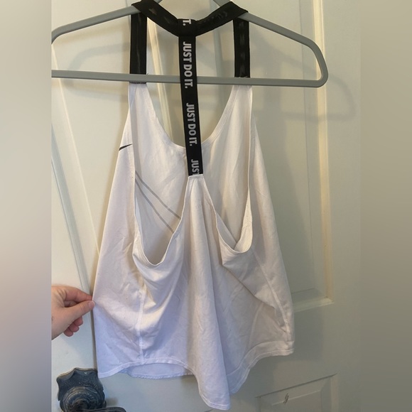 Nike sportswear top - Picture 3 of 4